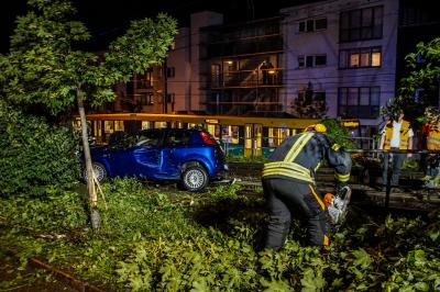 Stuttgart West: Fiat schanzt in Gleisbett